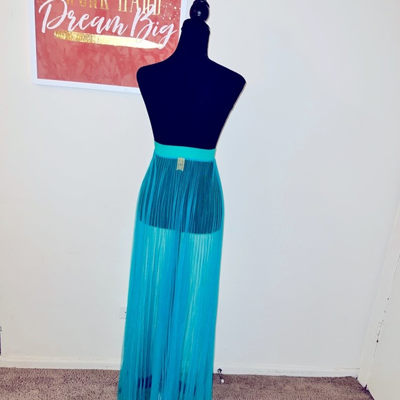 Sheer 100% polyester skirt. - Picture 3 of 5